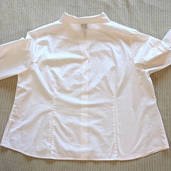 White A&E Sport fitted v-neck button down - Picture 6 of 8